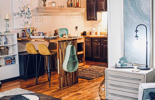 Eureka Springs Historic District Apartment | Ridgeway Bed & Brksfst Suite, Full Kitchen, Slps 4