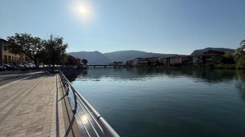 Sarnico Apartment | Rifugio a due passi dal Lago - Free Wifi Giardino e AC