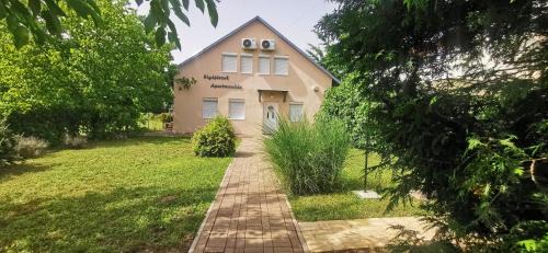 Agard Apartment | Rigófészek Apartmanház