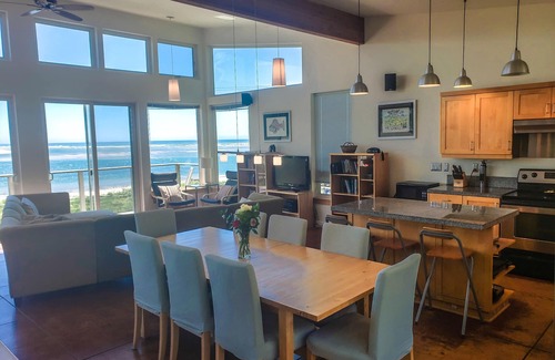 Happy Camp Hideaway House | Right across from the beach!
