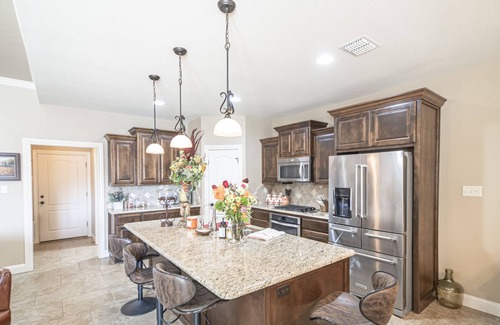 Midland House | Right At Home- Midland Los Patios w/Community Pool