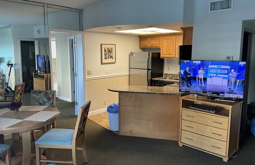 Lake View Apartment | Right on the Beach !n3rd Floor Corner unit !nAmazing Views !