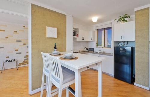 Fremantle Apartment | Right on the doorstep of both Central Fremantle and the famous Wray Avenue precinct