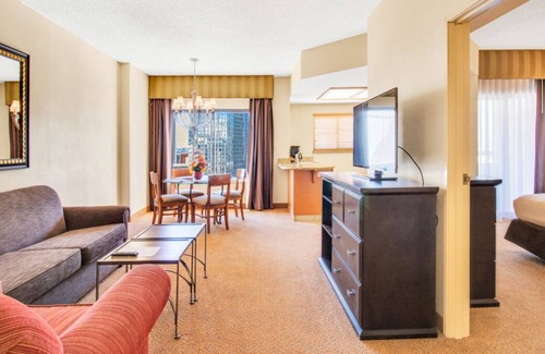Las Vegas House | Right on the Strip! 4 Relaxing Units, Pool, Spa, Near Miracle Mile Shops