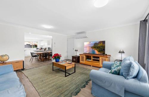 Shoal Bay House | Rigney St 35