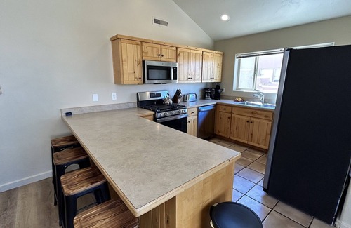 Moab South Valley House | Rim Village I Private Hot Tub I Garage I Pool I Trailer Parking Nearby