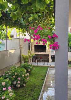 Kastel Novi Apartment | Rina Apartment- with barbecue and free parking