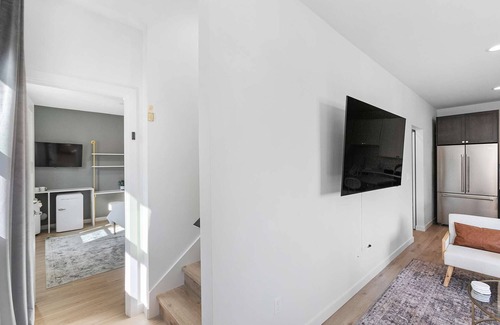 Minor House | Ringo's Sweet Suite - 84 Walkscore!
