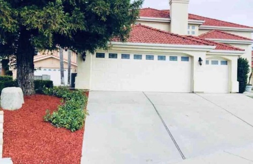 Bakersfield House | Rio Bravo Country Club Beautiful Custom Home