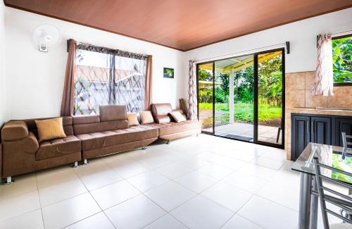 Northern Plains Apartment | Rio Celeste Birds Garden Apartment con Aire Acondicionado Comodidad en un Entorno Natural 1