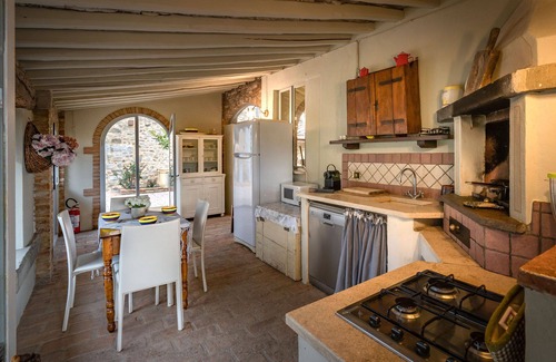 Chianni Apartment | Riparossa luxury apt between Lajatico and Volterra