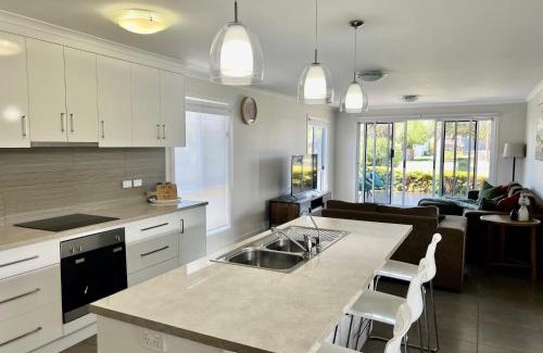 Waterhouse House | Riptide - Pet friendly outside WiFi