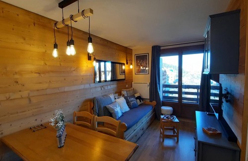 Risoul Apartment | RISOUL 1850 - 4-5 people - ski in ski out - Appt with WIFI and balcony