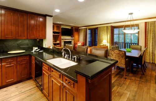Aspen Resort | Ritz Carlton Aspen 2-bedroom/2.5 bath resort with WiFi, fitness room, AC