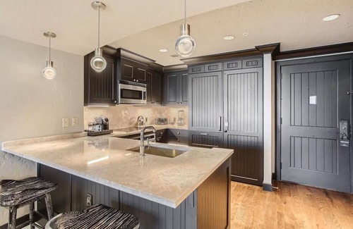 Avon Resort | Ritz-Carlton Beaver Creek - LUXURIOUS-2BR,2Bath, SLOPESIDE & inside hotel