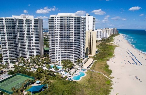 Singer Island Condo | RITZ CARLTON RESIDENCES SINGER ISLAND DESIGNER DECORATED 2 BED, 2.5 BATH