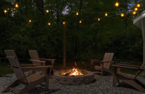 Luray Ski Chalet | River Access Cabin w Hot Tub, Grill, Firepit, WiFi
