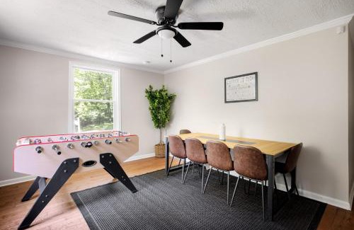 Luray Ski Chalet | River Access Cabin w Hot Tub, Grill, Firepit, WiFi