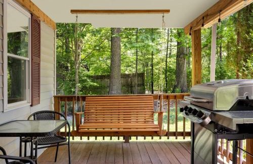 Luray Ski Chalet | River Access Cabin w Hot Tub, Grill, Firepit, WiFi