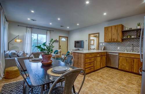 Kyle Cabin | River Access | Fire Pit | BBQ | Sleeps 17