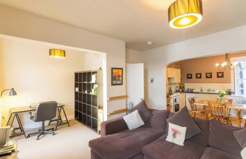 Inverness City Centre Cottage | RIVER COTTAGE, family friendly, with open fire in Inverness