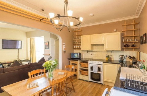 Inverness City Centre Cottage | RIVER COTTAGE, family friendly, with open fire in Inverness