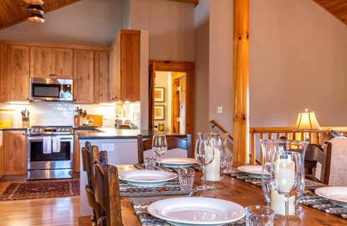 Boone Cabin | River Daze - Pet friendly log cabin near Boone with hot tub, firepit, & private river access!