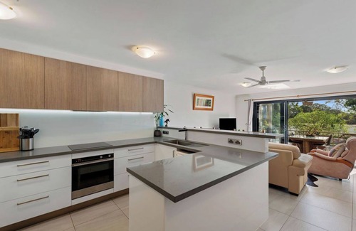 Maroochydore Apartment | River Flow Retreat - 2BR by Maroochy River & Island