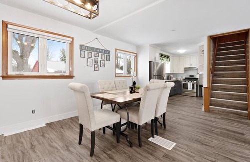 Virgil House | River Front 7BR House | Family Haven | Sleeps 14!