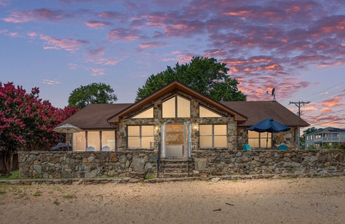 Issue House | River Front Colonial Beach Private Beach & Dock