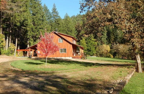 Douglas County House | River Front Hideaway in the Southern Oregon Cascade Mountains