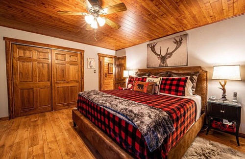 Cedar Run Cabin | River front paradise with in-home fireplace.