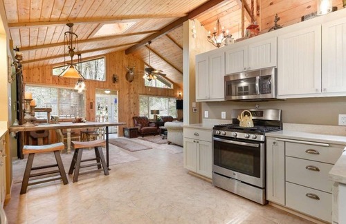Kyburz Cabin | River Front/Private Beach Family Friendly Cabin Tahoe basin