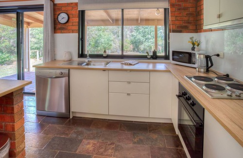 Porepunkah House | River front retreat in a quiet court only walking distance from cafes and Pub