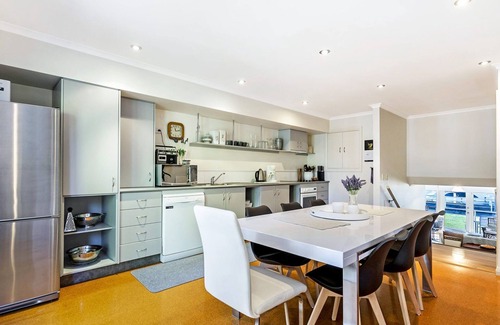 Port Fairy House | River frontage Port Fairy living