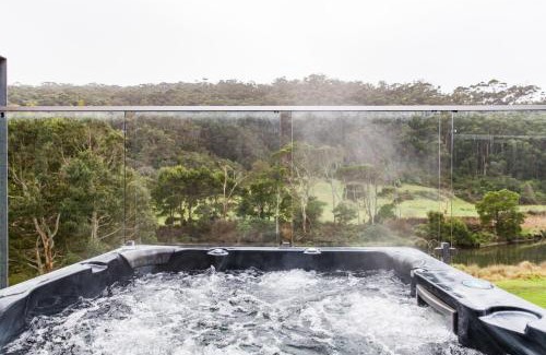 Kennett River House | River House - Wildlife at your doorstep