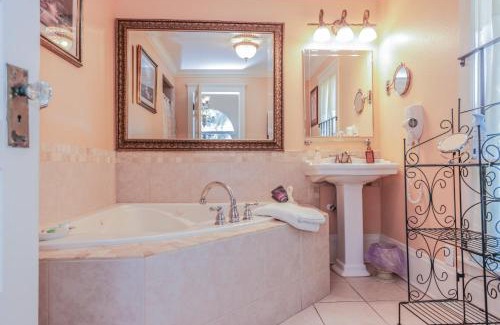 Holly Hill Bed & Breakfast | River Lily Inn Bed and Breakfast