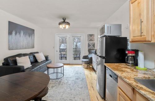 Telluride House | River Location 2 blocks to lift 7 & to the Gondola (rare to find)