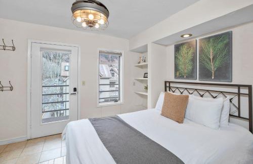 Telluride House | River Location 2 blocks to lift 7 & to the Gondola (rare to find)