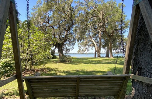 Savannah Apartment | River Relaxation with amazing sunset views, 15 mins to Beach