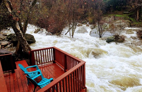 Three Rivers House | "River Retreat House" - River With Two Decks, BBQ, Firepit🔥, near Sequoia Park