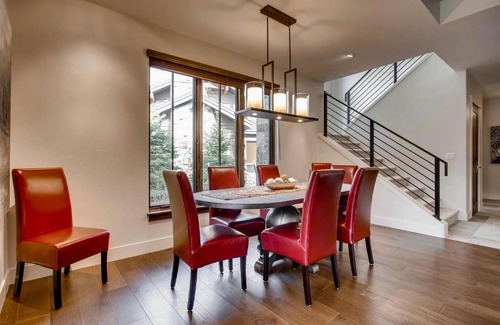 Fairmount On The River House | River Song at The Shores