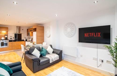Leeds Apartment | River View 2-Bed Apartment with Balcony Leeds Dock