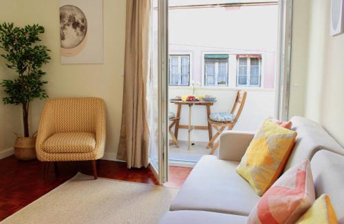 Santa Engracia Apartment | River View Balcony - Historic Center !