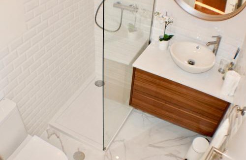 Santa Engracia Apartment | River View Balcony - Historic Center !