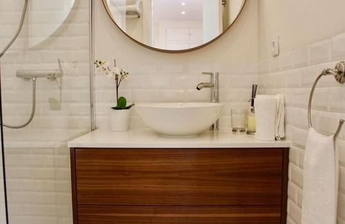 Santa Engracia Apartment | River View Balcony - Historic Center