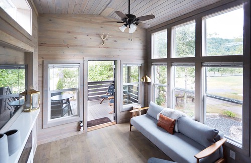 Arden Ski Chalet | River View Bunk Cabin with Hot Tub