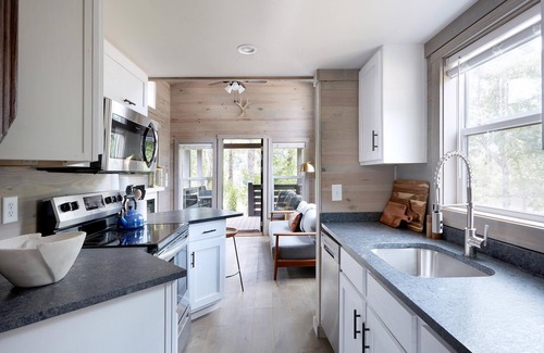 Arden Ski Chalet | River View Bunk Cabin with Hot Tub