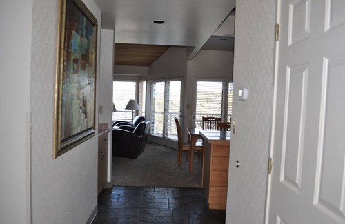 Redmond Condo | River views! Close to pool & river trail access with FREE Wifi