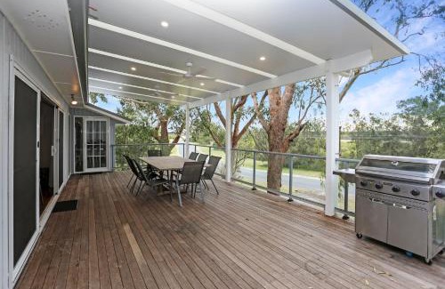 Hawks Nest House | River Views Pet Friendly